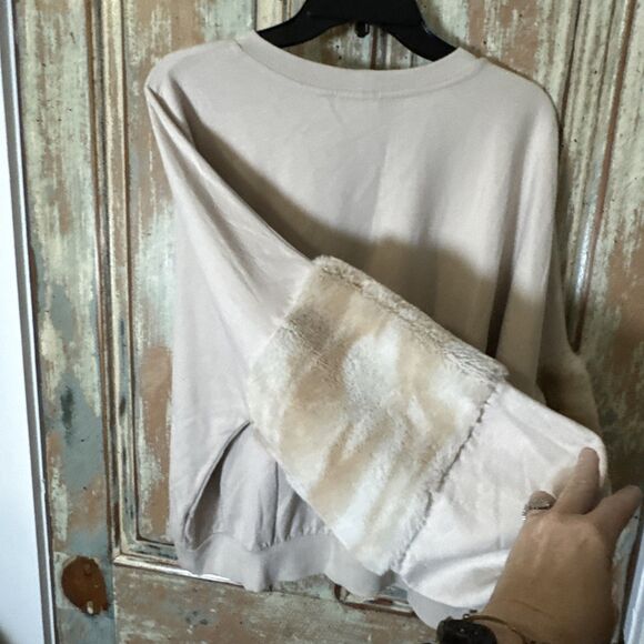 Young Fabulous & Broke Medium Dolman  Sleeves W/Faux Fur  Sweatshirt Mocha Cream - Picture 7 of 9
